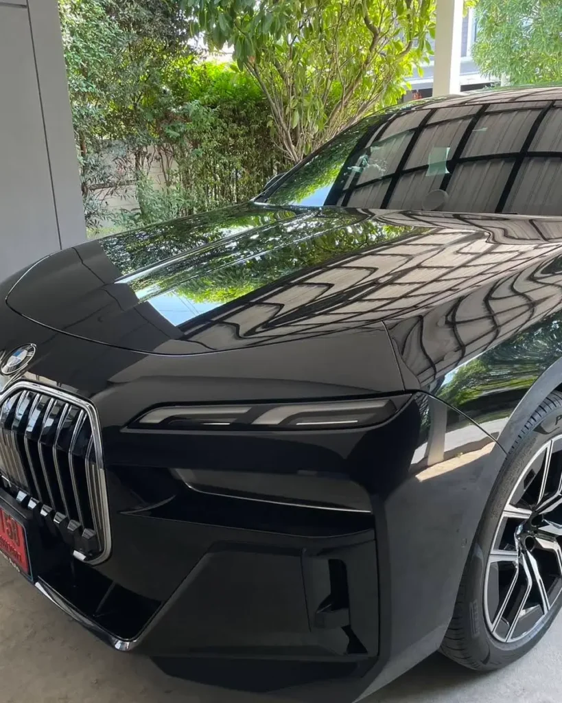 bmw series 7 with chauffeur service in bangkok