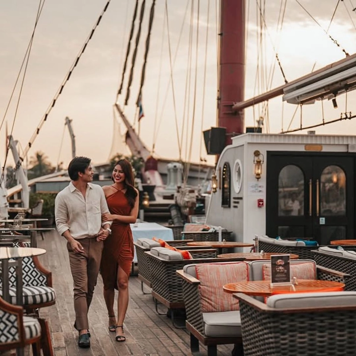 couple walking on Sirimahannop boat and restaurant in Bangkok at Asiatique Riverside