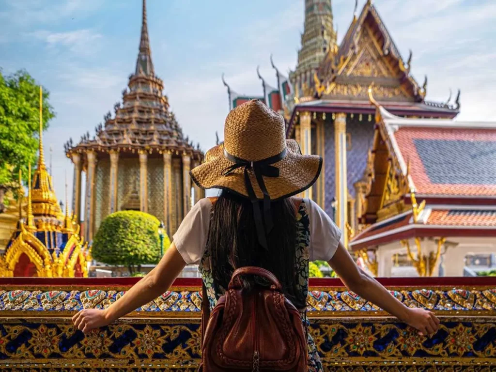 private guided visit at a bangkok temple