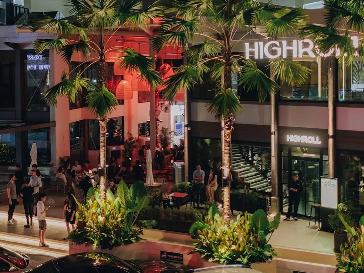 sukhumvit 24 party street in bangkok